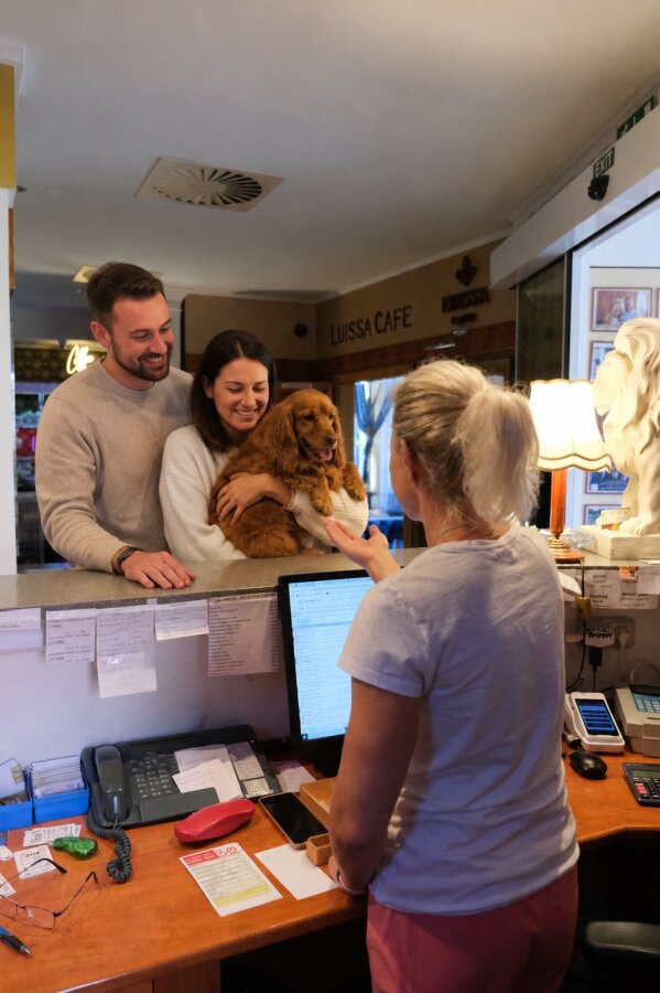 Dog Friendly Lobby Bar v Hotelu TOMMY