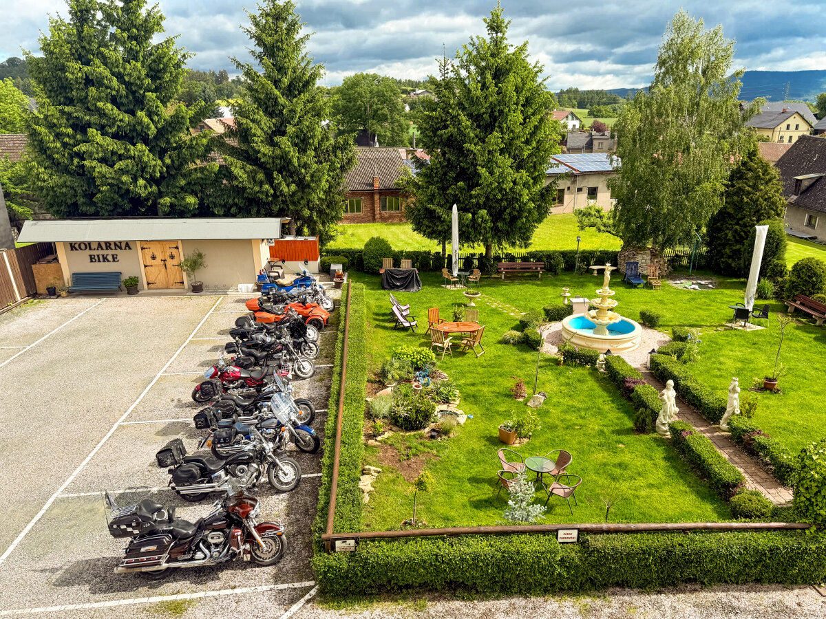 parkoviště zdarma přímo u hotelu Tommy